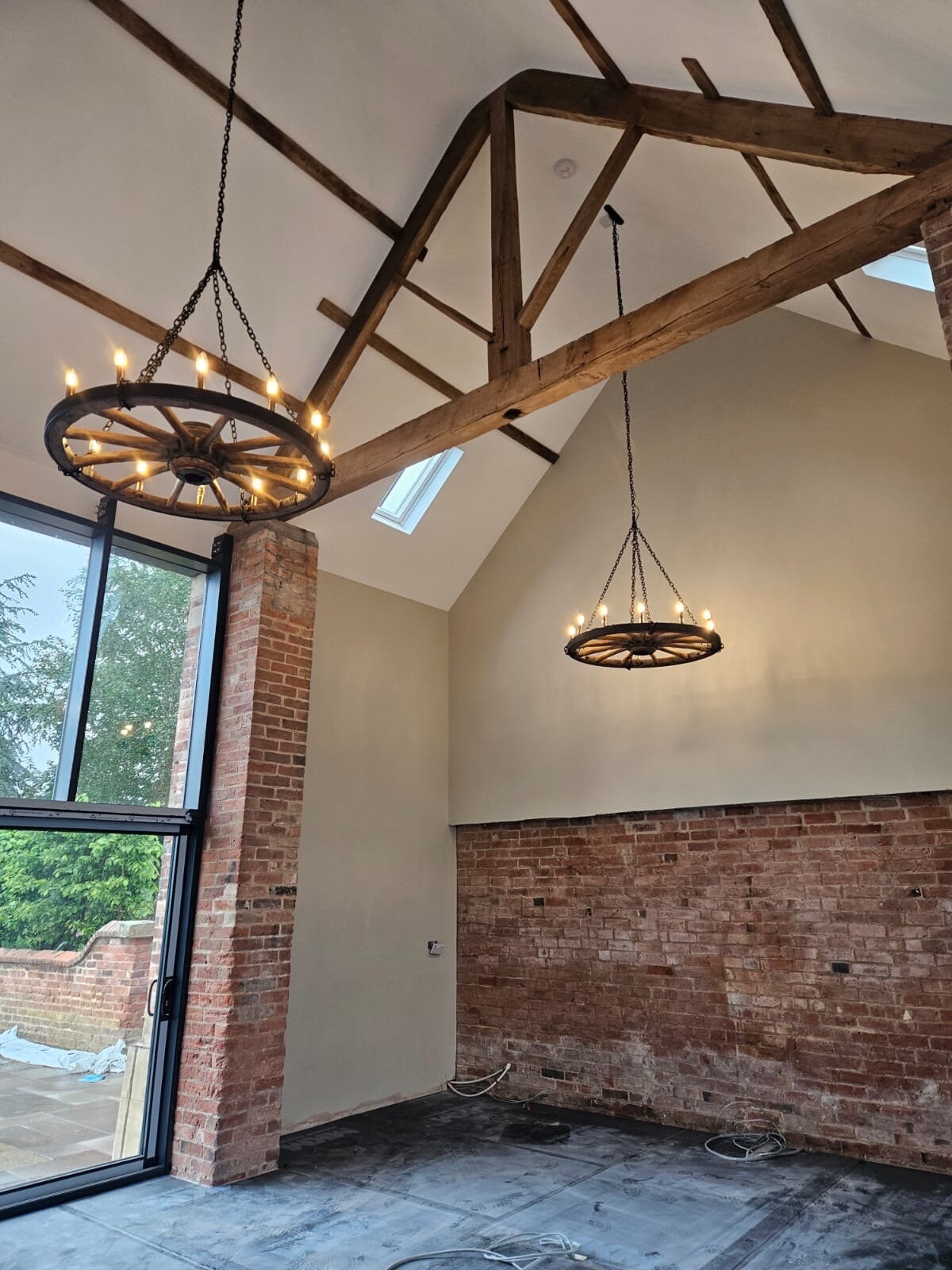 Lanterne du Château - Rustic Vintage Chandelier - Medieval Style Wagon Wheel Lighting - High Ceiling Deco - Chalet deco