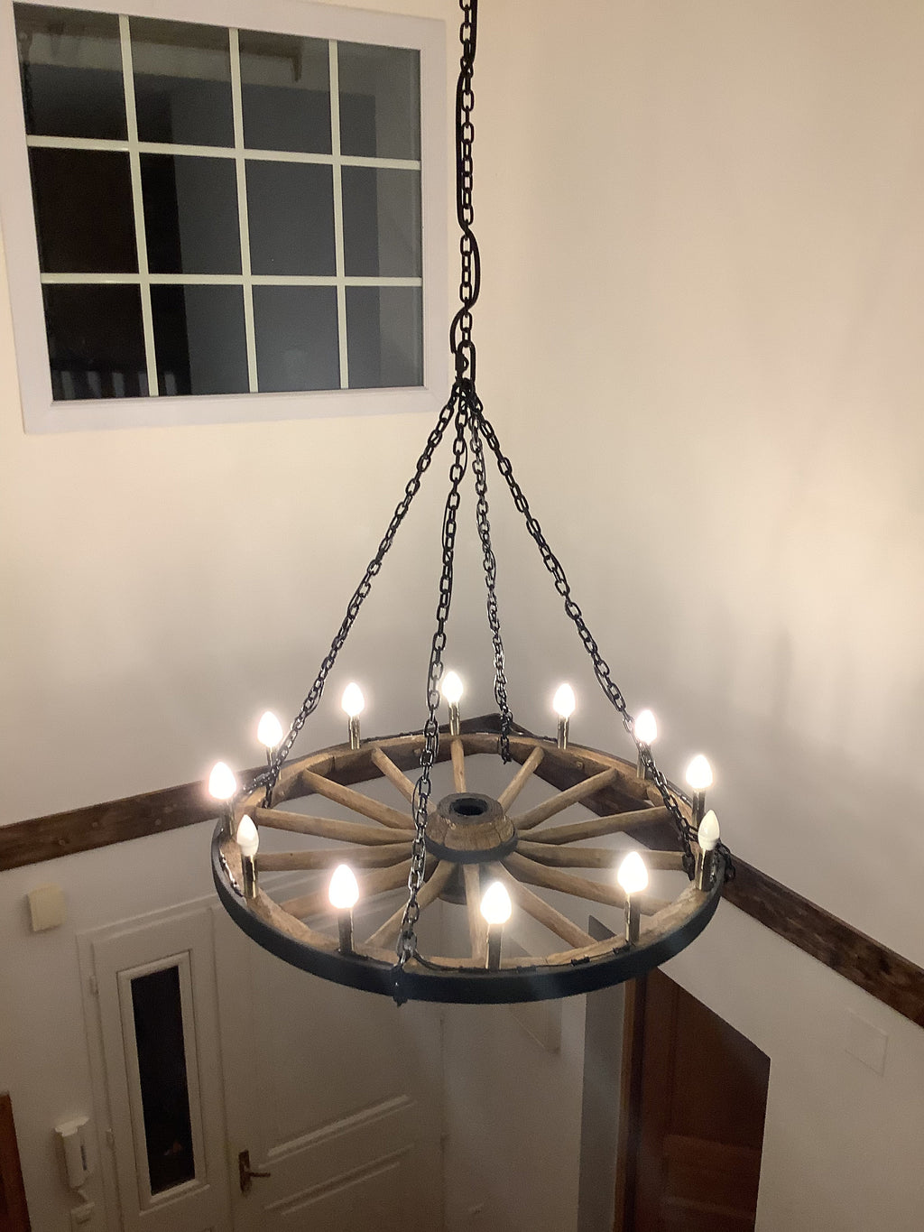 Lanterne du Château - Rustic Vintage Chandelier - Medieval Style Wagon Wheel Lighting - High Ceiling Deco - Chalet deco