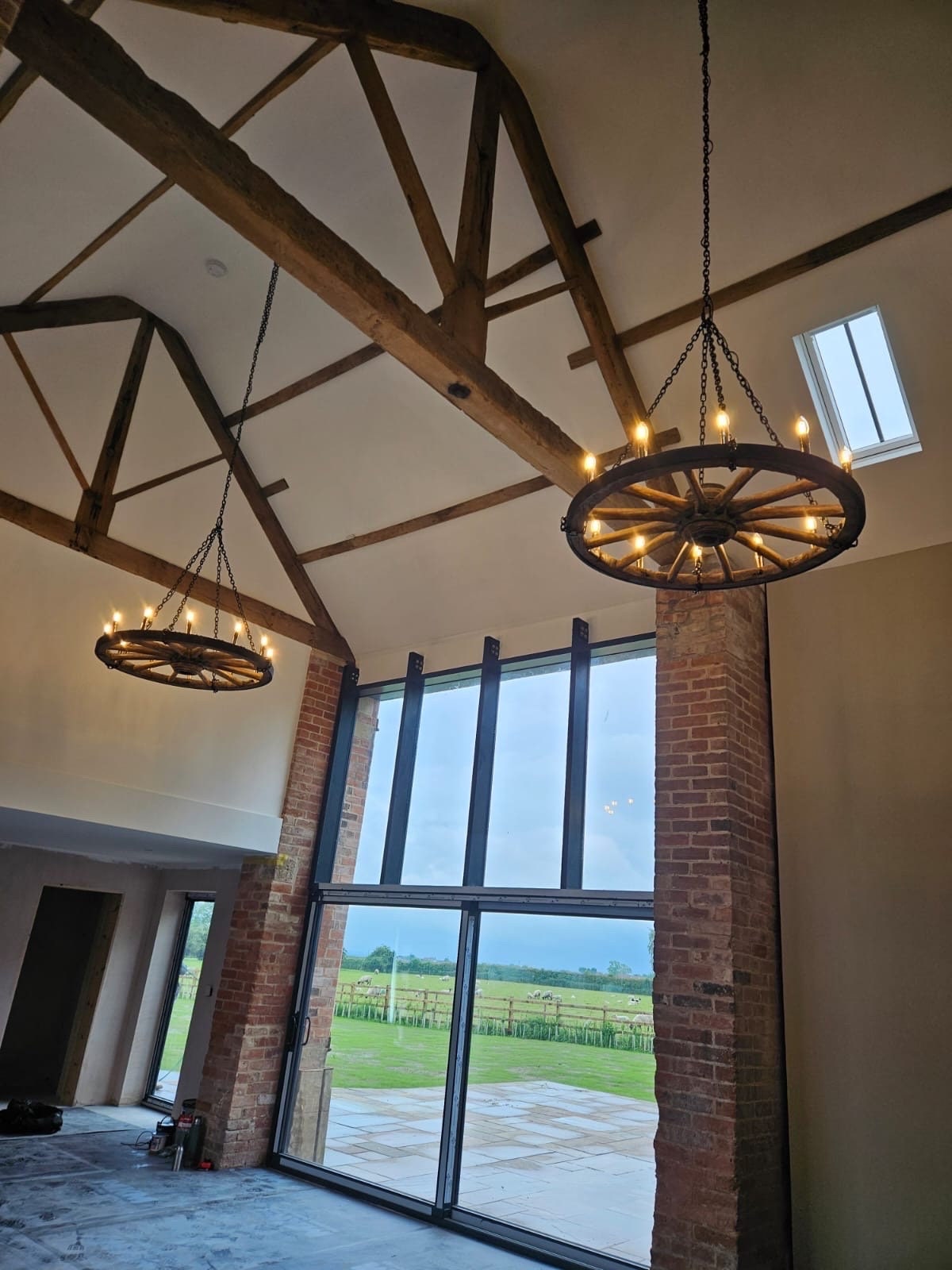 Lanterne du Château - Rustic Vintage Chandelier - Medieval Style Wagon Wheel Lighting - High Ceiling Deco - Chalet deco