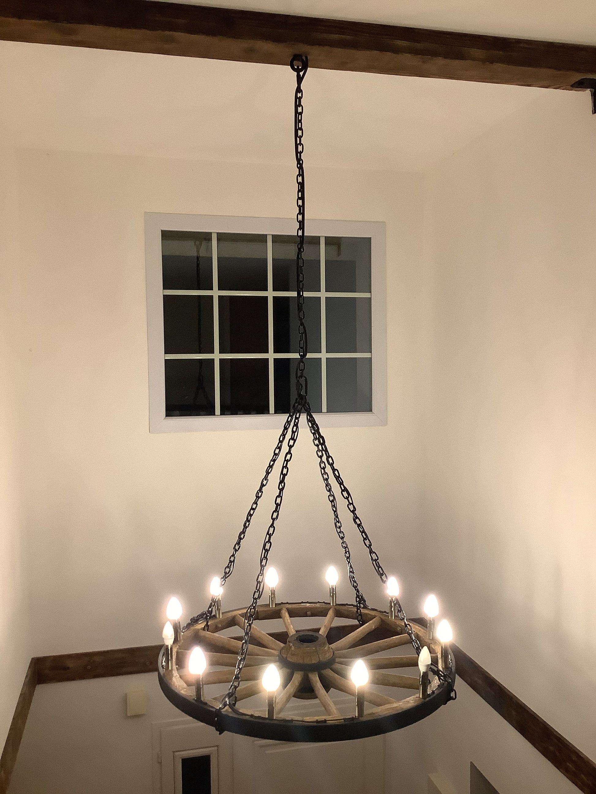 Lanterne du Château - Rustic Vintage Chandelier - Medieval Style Wagon Wheel Lighting - High Ceiling Deco - Chalet deco